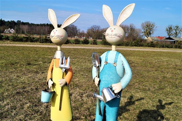 Frau Hase Gärtnerin 106 cm - Metall-Gartendekoration