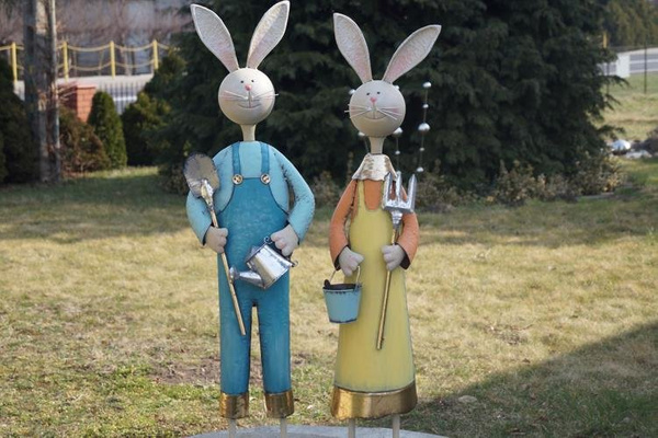 Herr Hase Gärtner 108 cm - Gartendekoration aus Metall