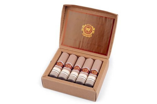 Set aus fünf zigarrenförmigen Herrentaschentüchern.