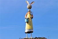 Frau Hase Gärtnerin 106 cm - Metall-Gartendekoration