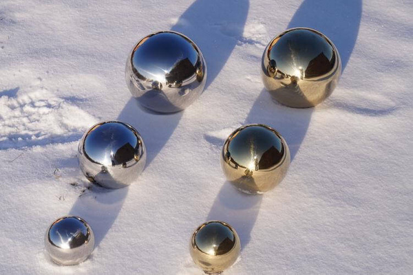 Złota kula dekoracyjna do domu i ogrodu Ø 25 cm 