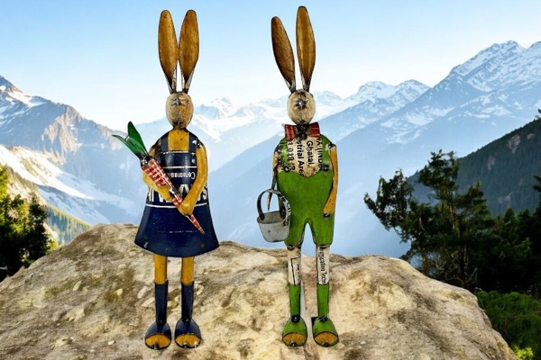 Hase mit Eimer.